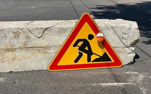 На Солотчинском мосту ставят новые делиниаторы