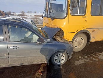 Три человека пострадали в аварии с автобусом в Рыбновском районе