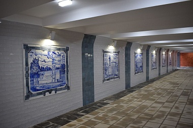 Камеры и 12 советских панно: мэр Артемов показал ремонт перехода у "Барса"