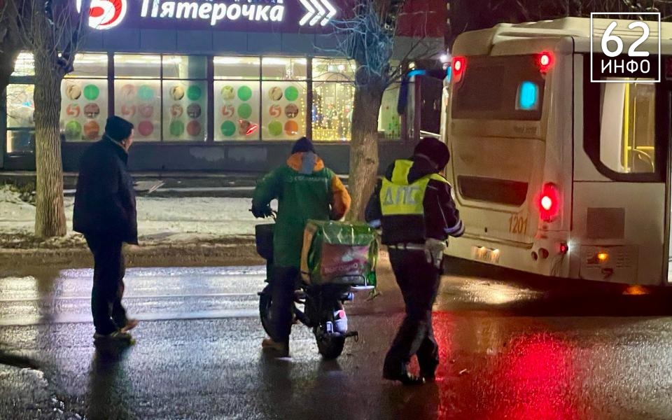 Курьер получил травмы в аварии с автобусом в Рязани - 62ИНФО