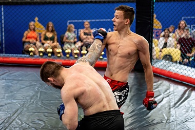 В рязанском Лесопарке прошёл турнир ММА «Битва за Рязань»