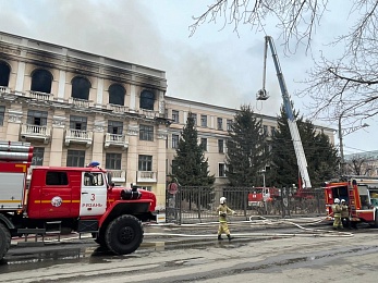 Пожар в здании училища связи в Рязани. Фоторепортаж