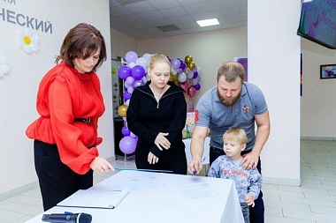 Три семьи, девять детей: в перинатальном центре прошла торжественная выписка