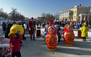 На Лыбедском бульваре в Рязани отмечают Масленицу