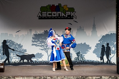 В Рязани в Лесопарке танцуют за активное долголетие - 62ИНФО В Рязани в Лесопарке танцуют за активное долголетие