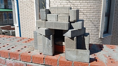 У рязанского храма в Пасху неизвестный создал необычную инсталляцию