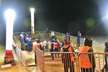 Пришли сотни людей: фоторепортаж с купаний в Крещение в Рязани