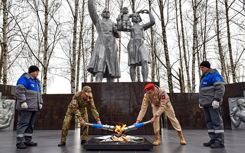 В Шиловском районе в поселке Лесной зажгли вечный огонь в парке Победы
