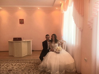 Рязанский ЗАГС выложил фотографии молодожёнов конца апреля