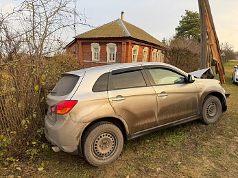 У Кадома Mitsubishi влетел в столб, пострадали 2 взрослых и дети 5 и 10 лет - 62ИНФО У Кадома Mitsubishi влетел в столб, пострадали 2 взрослых и дети 5 и 10 лет