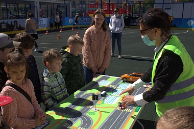 Во дворе рязанского ЖК «Гранд Комфорт» прошёл праздник «Детская безопасность на дорогах»