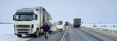 В массовом ДТП в Михайловском районе пострадали два человека 