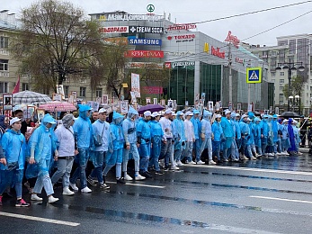 В Рязани более 20 тысяч горожан прошли в строю «Бессмертного полка» - 62ИНФО В Рязани более 20 тысяч горожан прошли в строю «Бессмертного полка»
