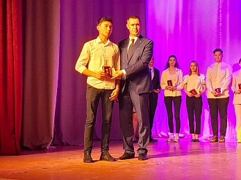 В Рязани в преддверии Дня медработника наградили будущих врачей