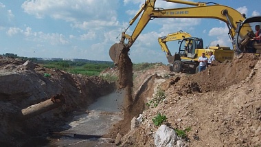 Незаконно вырытую траншею возле Дикой Утки начали засыпать - 62ИНФО Незаконно вырытую траншею возле Дикой Утки начали засыпать