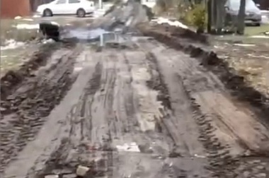 Соцсети: дорога в Солотче после выравнивания превратилась в месиво