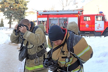 В рязанской больнице Семашко сотрудники МЧС отработали навыки тушения пожаров 