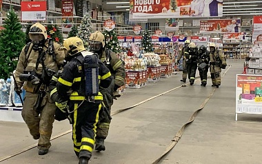 В Рязани МЧС объяснило появление пожарных в ТЦ "Метро" учениями