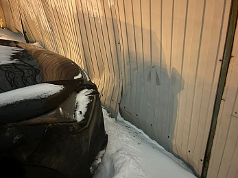 Пьяный водитель врезался в металлический забор в центре Рязани 