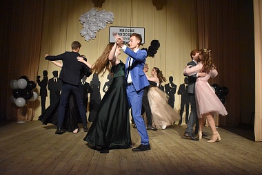 Фоторепортаж: в Рязанской области прошли выпускные и церемонии вручения аттестатов