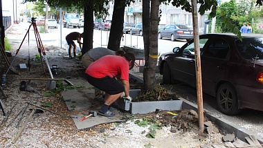 В Рязани на улице Пожалостина начали ремонтировать тротуар