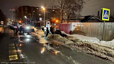В Мервине почистили тротуары после обращения жителей - 62ИНФО В Мервине почистили тротуары после обращения жителей