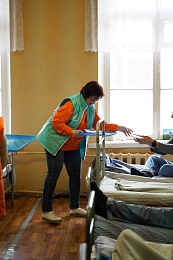 В Рязанском военном госпитале бойцам СВО показали концерт и угостили пирогами - 62ИНФО В Рязанском военном госпитале бойцам СВО показали концерт и угостили пирогами