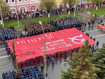 В Рязани более 20 тысяч горожан прошли в строю «Бессмертного полка» - 62ИНФО В Рязани более 20 тысяч горожан прошли в строю «Бессмертного полка»