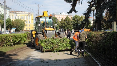 На Театральной площади в Рязани прошла генеральная уборка