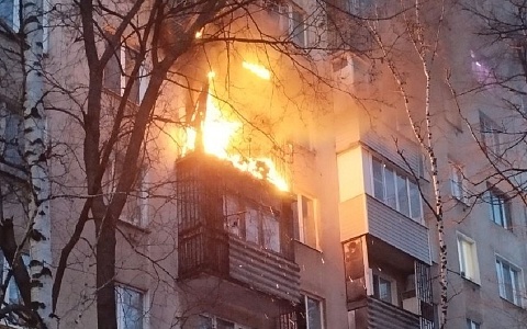 В Рязани горит квартира