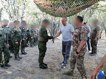 Рязанские власти передали военным новую технику и наградили бойцов