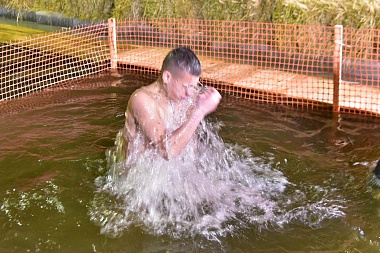 Пришли сотни людей: фоторепортаж с купаний в Крещение в Рязани