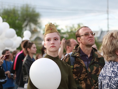 На концерте ко Дню Победы рязанцы отпустили в небо более сотни шаров