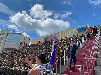 В Рязани День ВДВ отметили показательными выступлениями десантников и прыжками с парашютом