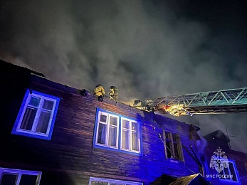 МЧС: пожар двухэтажного дома на Лесопарковой в Рязани тушили 39 человек