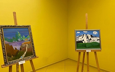 Держит кисть в зубах: в Рязани представили выставку "Творчество без рук" - 62ИНФО Держит кисть в зубах: в Рязани представили выставку "Творчество без рук"