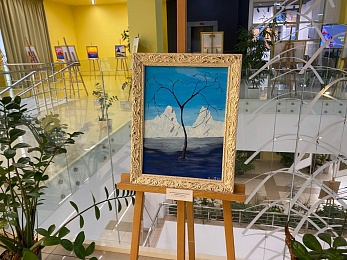 Держит кисть в зубах: в Рязани представили выставку "Творчество без рук" - 62ИНФО Держит кисть в зубах: в Рязани представили выставку "Творчество без рук"