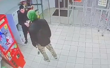 Неизвестный напал на покупателя в «Магните»
