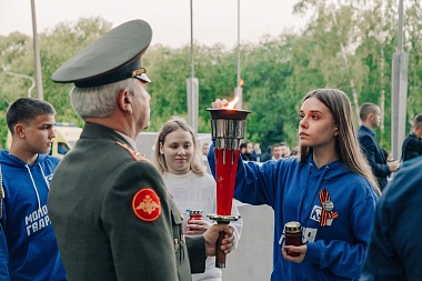 На Скорбященском мемориале Рязани зажгли «Свечи памяти» в час начала Великой Отечественной