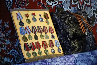 Губернатор Павел Малков посетил узника концлагеря Николая Пасканного