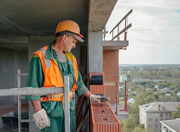 Компания «Зелёный сад» рассказала о перспективе работы каменщиком