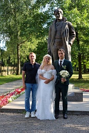 Денис Боков стал гостем на свадьбе Сергея и Анастасии Есениных в Константинове