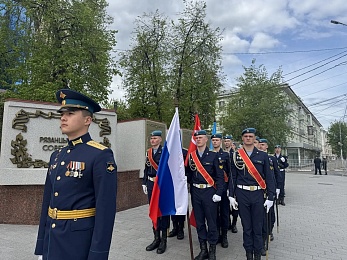 В Рязани в 9 Мая на площади Победы возложили цветы к Вечному огню