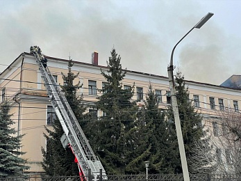 Пожар в здании училища связи в Рязани. Фоторепортаж