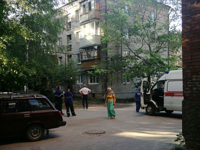 Ночью возле горевшего на улице Грибоедова дома будут дежурить полицейские и спасатели