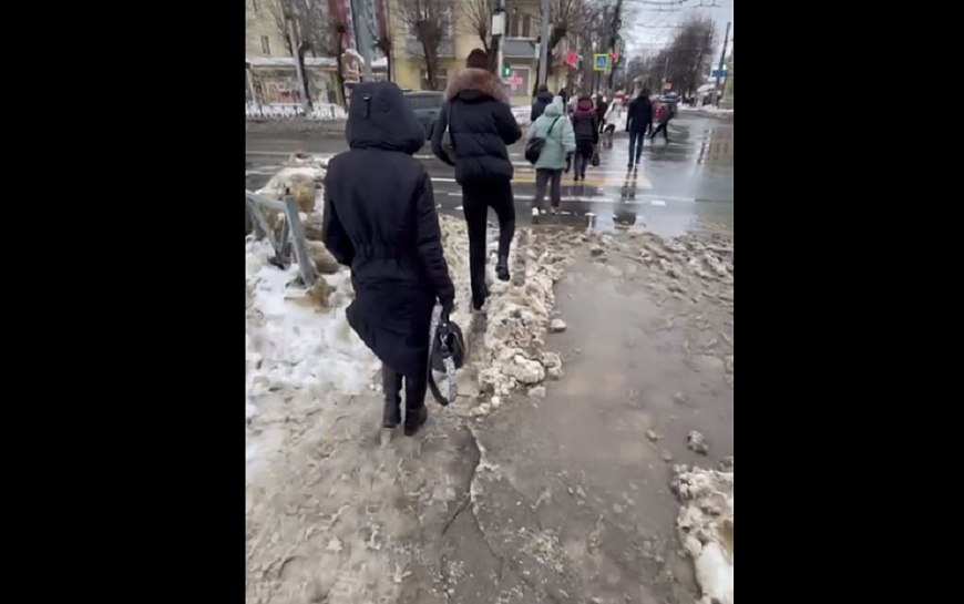 "Реки текут, обувь на помойку": Рязань "поплыла" после дождей и снегопадов