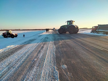 Рязанская полицию помогла съехавшему в кювет водителю грузовика