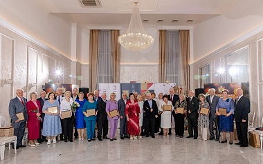 В Рязани ГК «Зелёный сад - наш дом» наградила прожившие в браке 50 и 60 лет пары