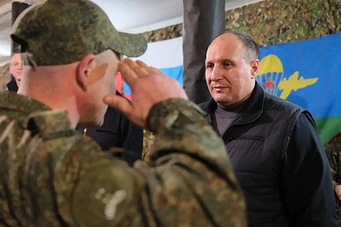 Павел Малков вручил награды рязанским фронтовикам