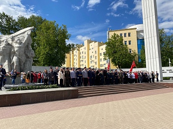 В Рязани 9 Мая возложили цветы к мемориалу на площади Победы - 62ИНФО В Рязани 9 Мая возложили цветы к мемориалу на площади Победы